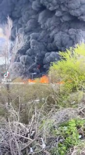 Продолжается пожар на нефтебазе в Туапсе после атаки украинских БПЛА