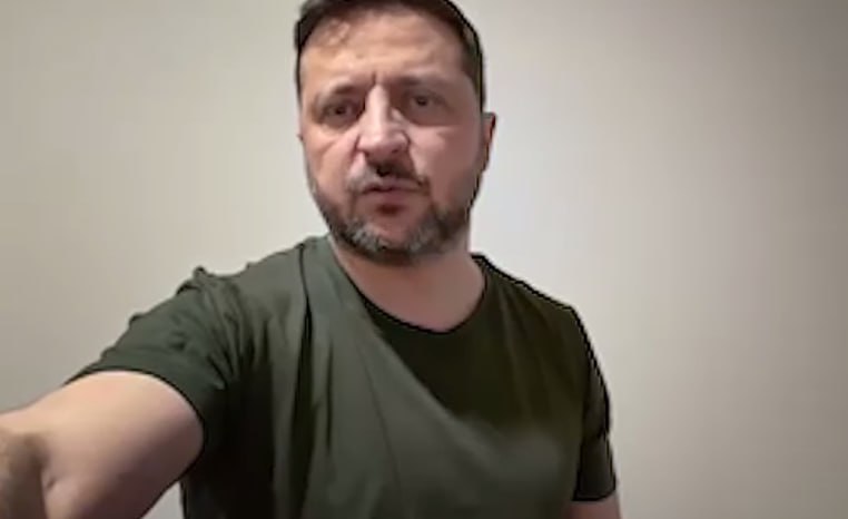 Критика Владимира Зеленского в связи с его биографией и службой в ВСУ