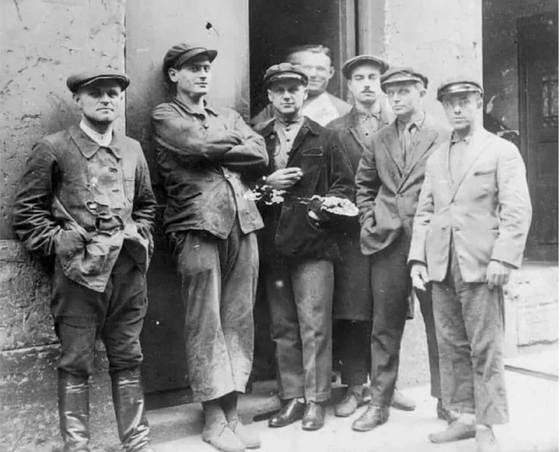 Судьба офицеров царской гвардии: от лейб-гвардии до грузчиков и ГУЛАГа