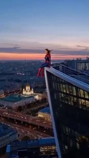 Боня в роли супергероя: зрители выбирают сторону