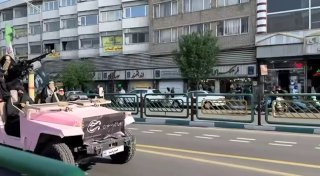 В Иране формируют женские вооруженные силы с розовой техникой