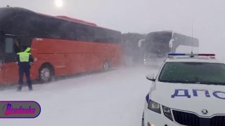 Более 250 человек просидели в автобусах почти сутки из-за метели
