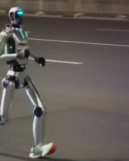 Робот-победитель полумарафона в Пекине: Китай создает армию из Терминаторов