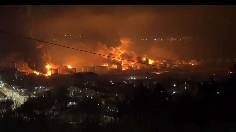 Пожар на НПЗ в Туапсе и комментарии автора о войне