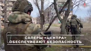 Военные РФ разминируют Красноармейск ДНР под огнем противника