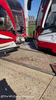 Трамваи столкнулись на Петергофском шоссе в Петербурге
