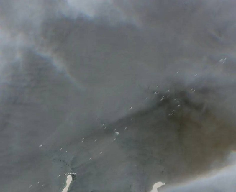 На спутниковых снимках зафиксированы десятки морских боевых катеров ВМС Ирана около побережья Омана