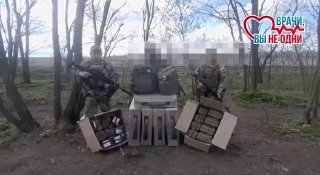 Волонтеры передали военным аптечки и эвакуационные тележки