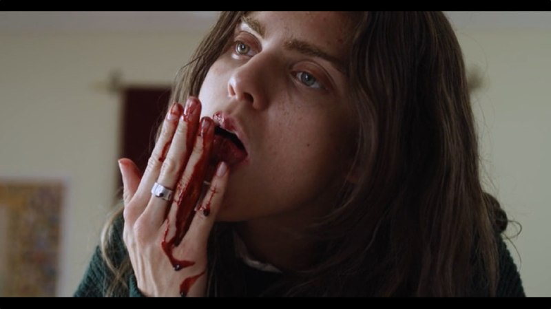 Обзор фильма «Экстирпация»: мрачная атмосфера и кастинг Джона Уотерса