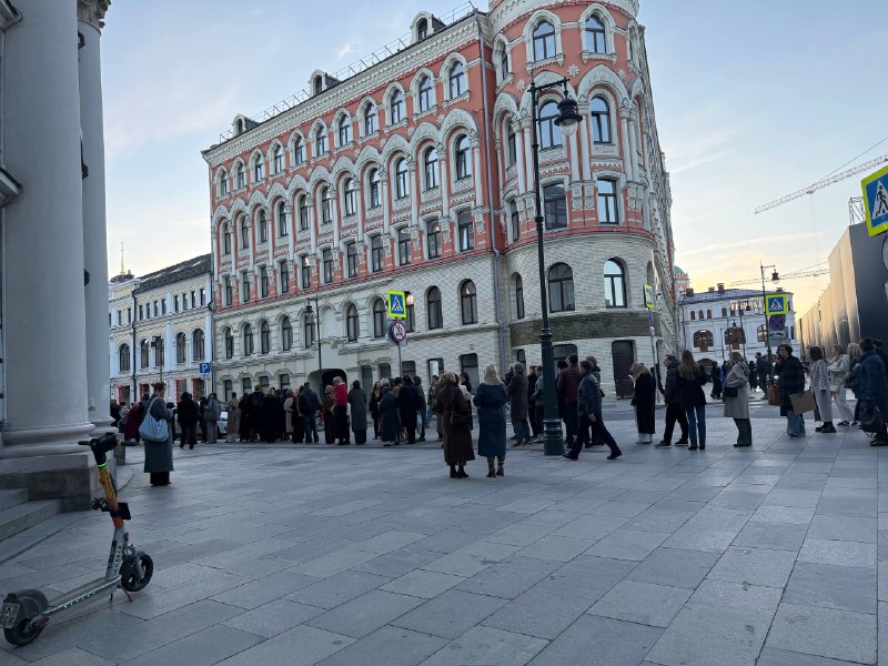 Админ восхищается москвичами: любовь к изящному стабильна