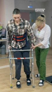 21-летняя девушка борется с последствиями инсульта и нуждается в помощи для прохождения реабилитации