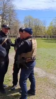 В Харькове мужчину, приехавшего на перерегистрацию авто, задержала полиция