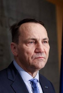 Сикорский запретил Уэсту въезд в Польшу