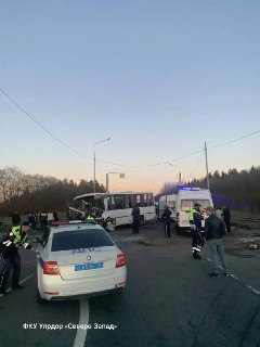 В Гатчинском округе при столкновении автобуса с грузовиком погибли и пострадали люди