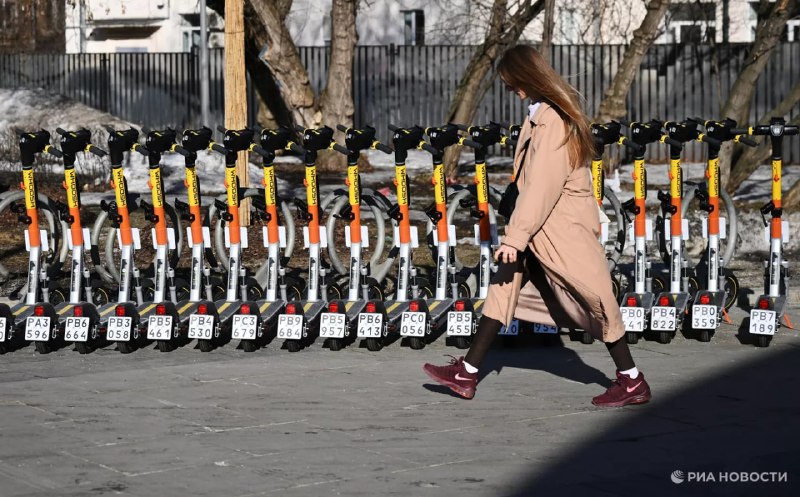 Аферисты используют поддельные QR-коды на прокатных самокатах для кражи денег