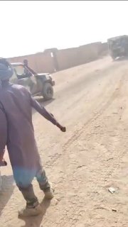 Колонна техники «Африканского корпуса» МО РФ проходит мимо азавадских боевиков