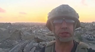 Израильский военный показал последствия разрушений в городе Бейт-Ханун в секторе Газа