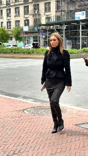 Бьянка Цензори сменила эпатажный стиль на сдержанный образ на кампусе Лиги Плюща