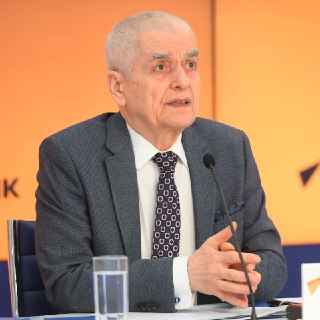 Академик РАН Онищенко выступил против новогодних выходных и за шестидневную рабочую неделю