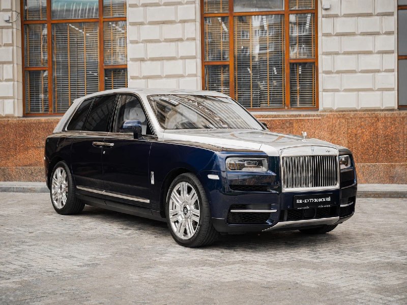 Россияне купили рекордное количество автомобилей Rolls-Royce в 2025 году