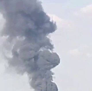 В Новомосковске Днепропетровской области после попадания начался мощный пожар
