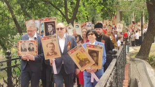 В Пекине в «Бессмертный полк» приняли участие более 800 россиян и жителей Китая