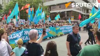 В Алматы началось шествие «Бессмертного полка»