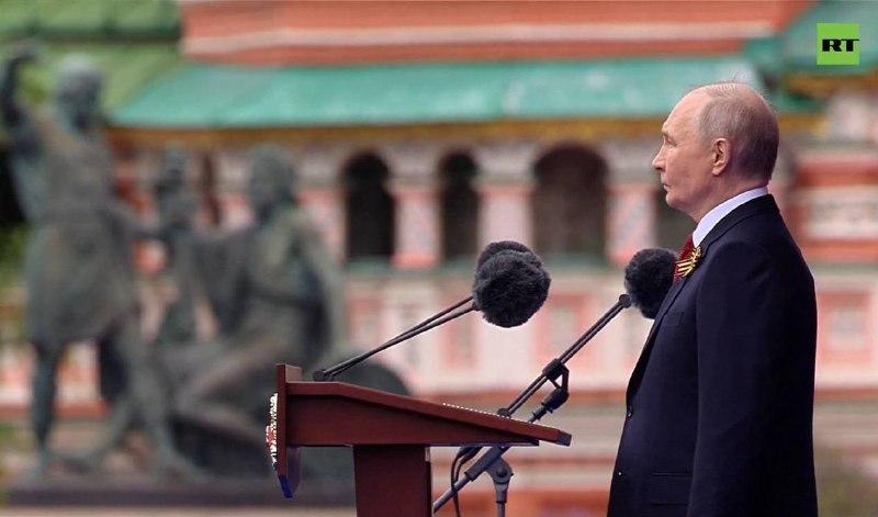 Путин объявил минуту молчания на параде Победы в Москве