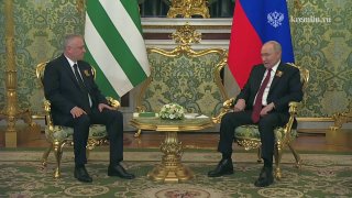 Владимир Путин провел переговоры с президентом Абхазии Бадрой Гунбой