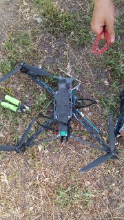 Атаки FPV-дронов ВСУ на жилой дом и школу в Краснореченском (ЛНР)
