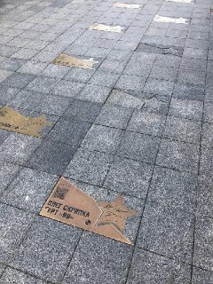 В Киеве с Аллеи звезд исчезли таблички Потапа и Насти Каменских