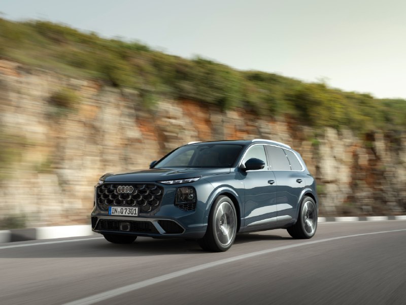 Audi представила новую модель Q7 с обновленным интерьером