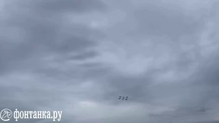 Полет истребителей «Стрижей» над Санкт-Петербургом в рамках открытия салона «Флот-2026»