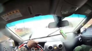 Момент прилета российского FPV-дрона по автомобилю с боевиками ВСУ