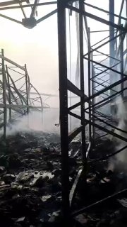 Хаб «Укрпочты» атаковали ВС РФ: начался пожар, часть посылок уничтожена