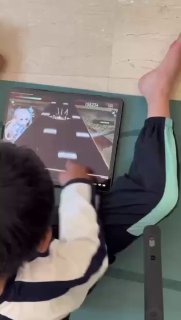 Мальчик показал талантливую игру в ритм-игру Anxiens