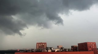 Молния ударила в подмосковную многоэтажку