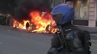 В Женеве полиция применяет спецсредства против протестующих