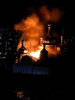 В Киеве после ночного обстрела пострадал Успенский собор Киево-Печерской Лавры