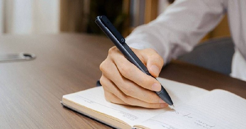 Стартап Flowtica выпустил ИИ-ручку Scribe с функцией записи и транскрибации разговоров