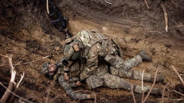 Российские дроны создали «зону смерти» в 10–20 км от фронта, блокируя логистику ВСУ