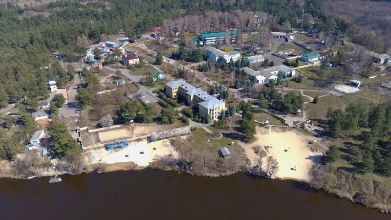 Авиаудар ФАБ-1500 по базе ВСУ в Красном Лимане