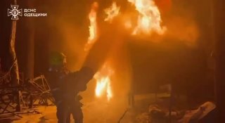 В Одесской области в результате российского удара произошел крупный пожар на сельхозпредприятии