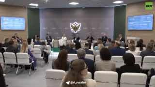 В России вводят новые учебники по обществознанию для девятых и десятых классов