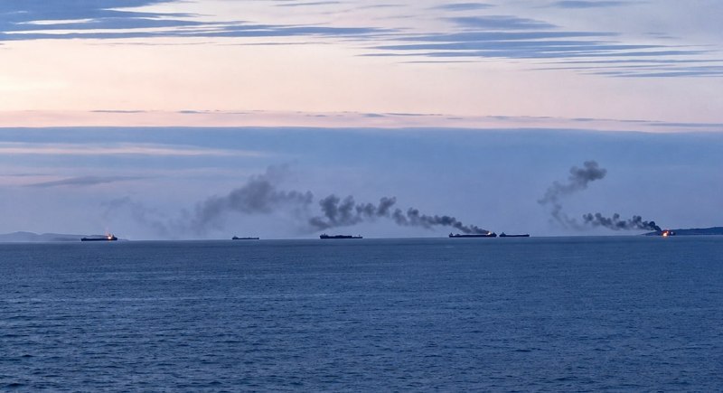 Атаки украинских дронов на суда в Азовском море