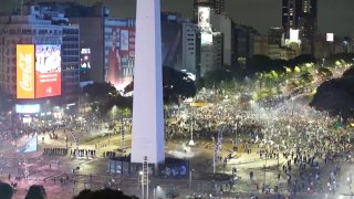 В Буэнос-Айресе полиция применила спецсредства против празднующих результат ЧМ аргентинцев