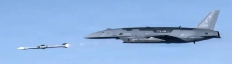 ВВС США испытали пуск ракеты с беспилотника YFQ-44A в рамках программы CCA