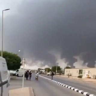 НПЗ в Джазане на берегу Красного моря охвачен огнем после ударов хуситов