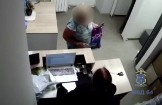 Пенсионерка набросилась с ножом на сотрудницу ПВЗ из-за отменённого заказа