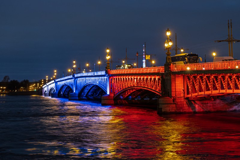 Три моста в Питере подсветят ко Дню ВМФ